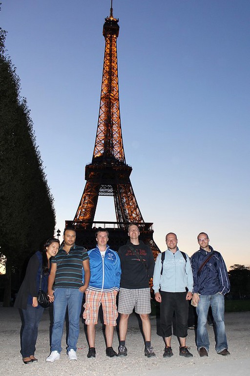 Před Eiffelovkou i s Pařížskými přáteli.
