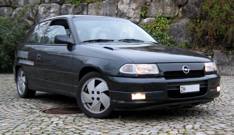 Astra_F_GSi_16V_%28C20XE%29_1993.jpg